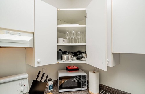 Central Lonsdale House | Cozy Guest Suite in North Vancouver