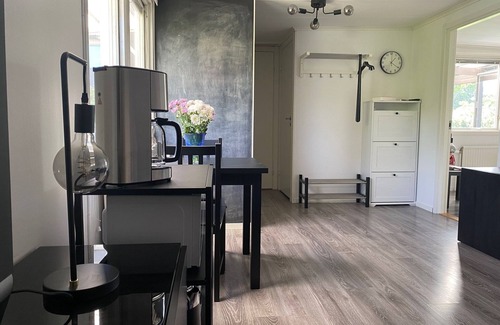 Vasteras Municipality House | Cozy guesthouse with room for 1-4 guests, pets allowed!