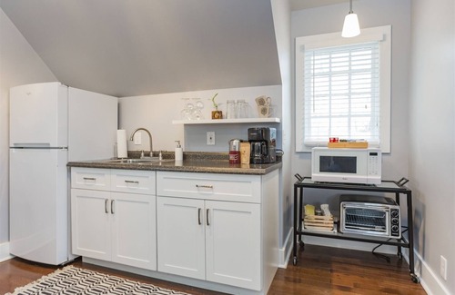 Belmont - Hillsboro Apartment | Cozy Guesthouse in Trendy 12South!