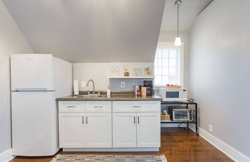 Belmont - Hillsboro Apartment | Cozy Guesthouse in Trendy 12South!