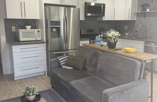 Oxnard House | Cozy Guesthouse w/Full Kitchen in Oxnard