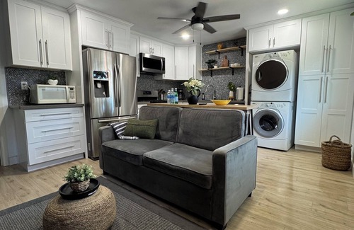 Oxnard House | Cozy Guesthouse w/Full Kitchen in Oxnard