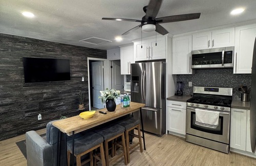 Oxnard House | Cozy Guesthouse w/Full Kitchen in Oxnard