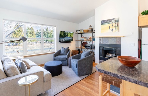 Hailey House | Cozy Hailey Haven: Sun, Ski, Work, & Play at Your Doorstep