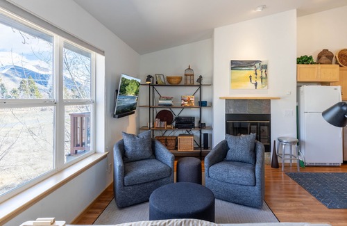 Hailey House | Cozy Hailey Haven: Sun, Ski, Work, & Play at Your Doorstep