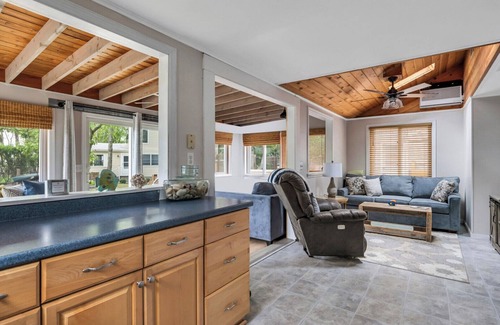 Hampton Bays House | Cozy Hampton Bays Beach Cottage one Block from the Beach, Perfect for Couples