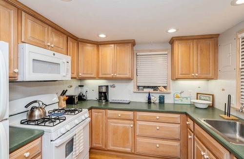 Hampton Bays House | Cozy Hampton Bays Beach Cottage one Block from the Beach, Perfect for Couples