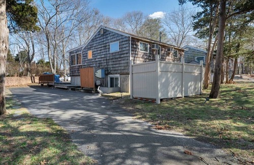 Hampton Bays House | Cozy Hampton Bays Beach Cottage one Block from the Beach, Perfect for Couples