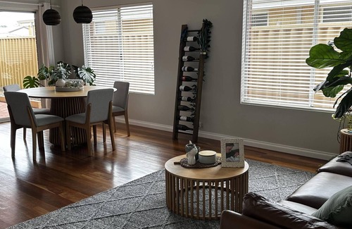 Dalyellup House | Cozy Hampton Escape