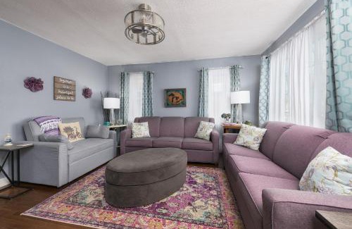 South Haven House | Cozy Haven- Cape Cod style cottage- close to beach