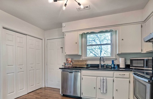 Hendersonville House | Cozy Hendersonville Home w/ Yard - Near Lake!