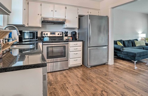 Hendersonville House | Cozy Hendersonville Home w/ Yard - Near Lake!