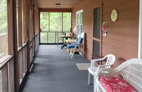 Hiawassee House | Cozy Hiawassee Cabin - 4 Mi to Lake Chatuge!