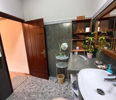 Katugastota Apartment | Cozy Hideaway and Quiet Rooftop in Beautiful Kandy