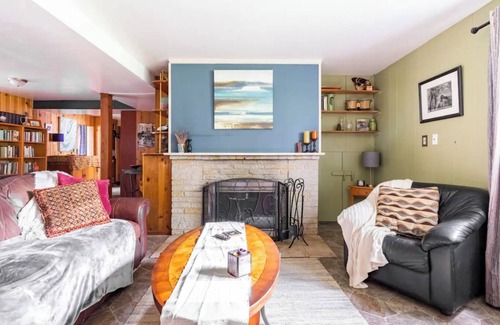 Shoreline House | Cozy Hideaway / Forest Refresh / Family Retreat