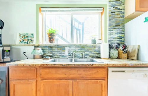 Shoreline House | Cozy Hideaway / Forest Refresh / Family Retreat