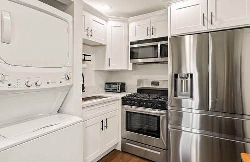 Bonita House | Cozy Hideout | Minutes From Downtown