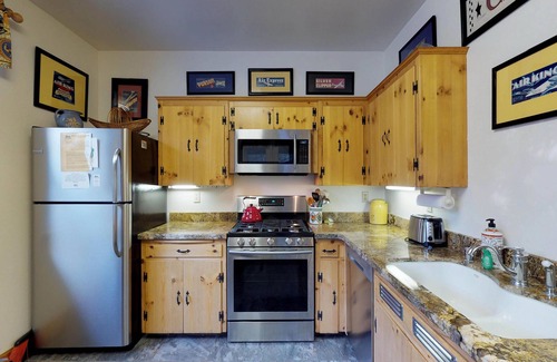 Big Creek House | Cozy High Sierra Home w/Decks & Forest Views, Close to Skiing & Huntington Lake