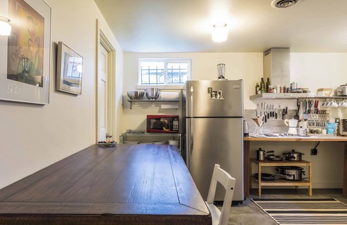 Whittier Heights Apartment | Cozy Hip Vintage Mil Apt In Ballard
