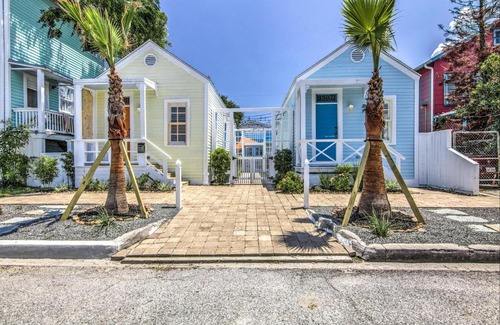 San Jacinto House | Cozy Historic Beach Cottage I