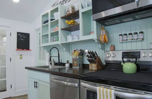 Chattanooga House | Cozy Historic Cottage | Walk to Northshore