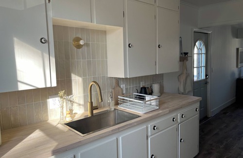 Hamburg Township House | Cozy Historic Hamburg Loft -22 Mins Ann Arbor