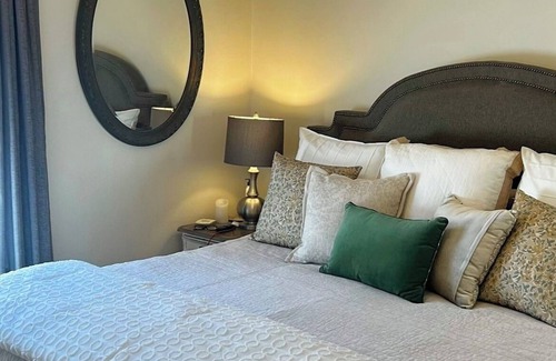 Old North End House | Cozy Historic Charmer near Downtown. nKing Bed, Private backyard w/fire pit.