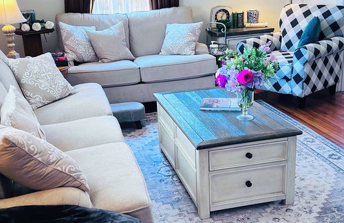 Old North End House | Cozy Historic Charmer near Downtown. nKing Bed, Private backyard w/fire pit.