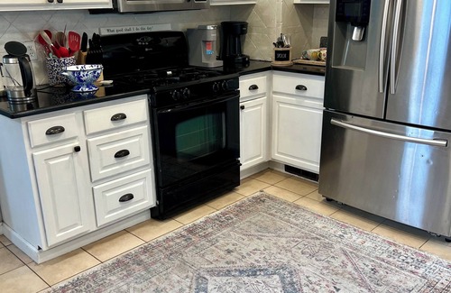Old North End House | Cozy Historic Charmer near Downtown. nKing Bed, Private backyard w/fire pit.