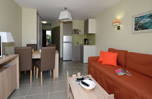 Salleles-d'Aude Apartment | Cozy holiday home with terrace surrounded by vineyards