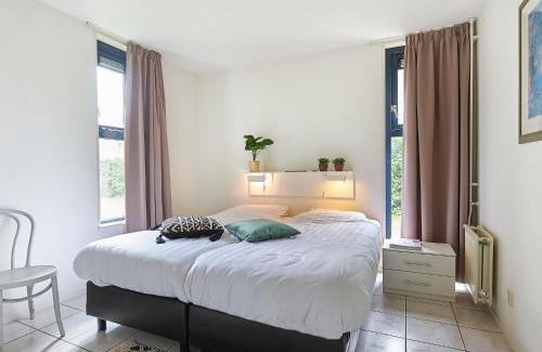 Heinkenszand House | Cozy holiday home with a dishwasher, in Zeeland