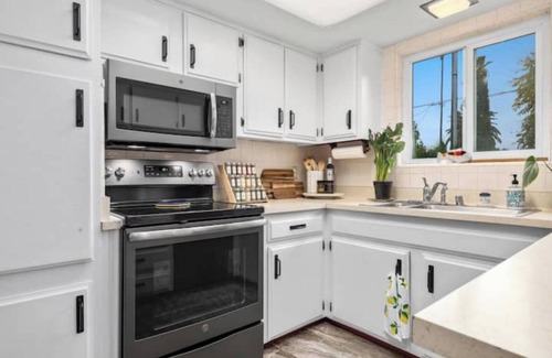 Davis House | Cozy home-away-from-home 3-bedroom house in Davis
