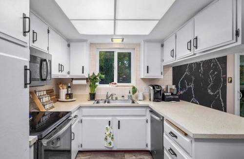 Davis House | Cozy home-away-from-home 3-bedroom house in Davis