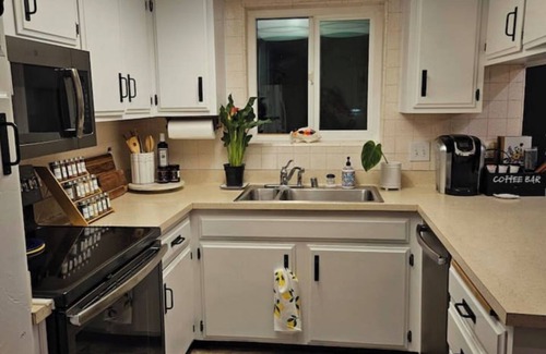 Davis House | Cozy home-away-from-home 3-bedroom house in Davis