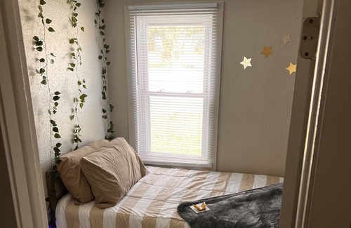 Fountain House | Cozy home away from the city. Super quiet/peaceful home with the best sunsets