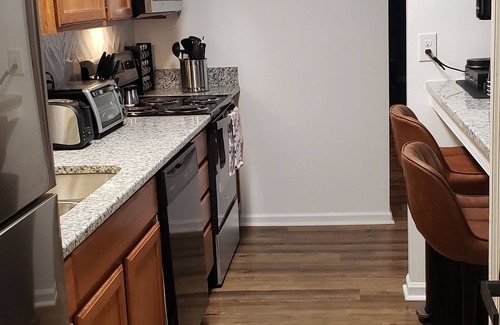 Richmond Condo | Cozy Home Away From Home