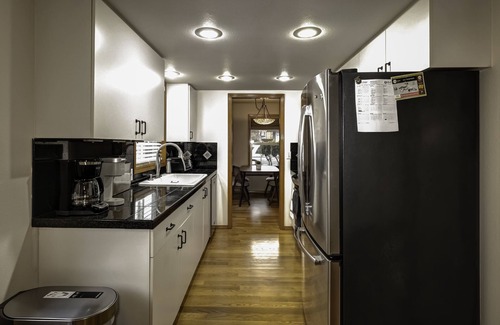 Richmond House | Cozy home close to Hawthorne-Division Districts