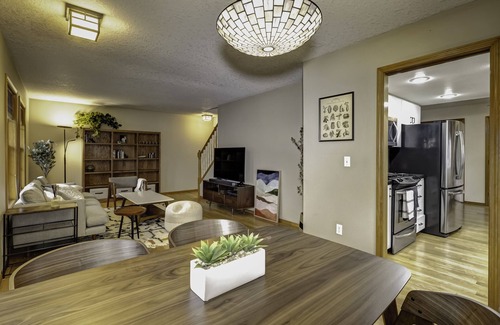 Richmond House | Cozy home close to Hawthorne-Division Districts