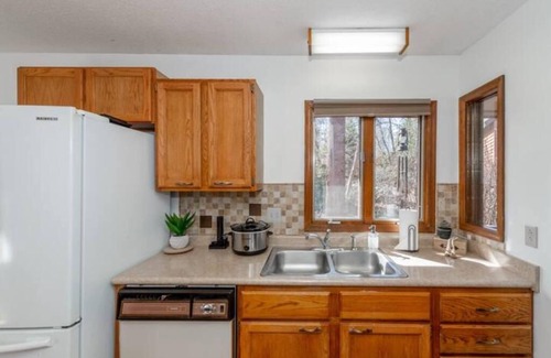 Knoxville House | Cozy Home: Close to UT, Smoky Mountains and outdoor fun
