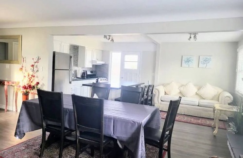 Historic Old Town House | Cozy Home in Niagara-on-the-lake