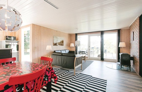 Oster Somarken House | Cozy home in Aakirkeby with WiFi
