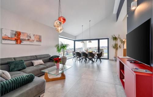 Dugo Selo House | Cozy Home In Dugo Selo With Sauna