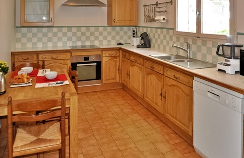 Rochefort-du-Gard House | Cozy home in Rochefort Du Gard