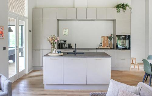 Fjellerup House | Cozy Home In Glesborg With Sauna