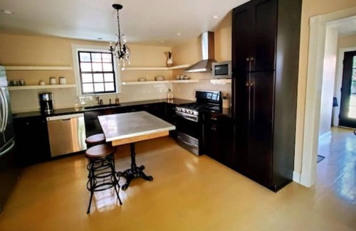 Cambridge House | Cozy Home in Historic West End Perfect for Ironman