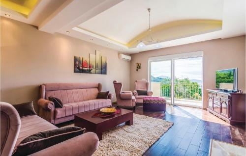 Mojdez House | Cozy Home In Igalo With Wifi