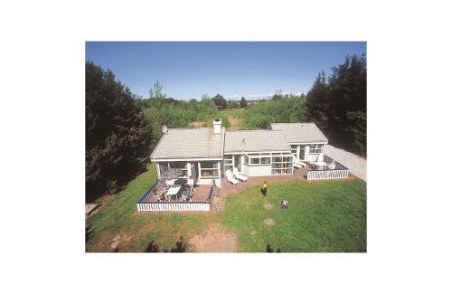 Bratten Strand House | Cozy Home In Jerup With Kitchen