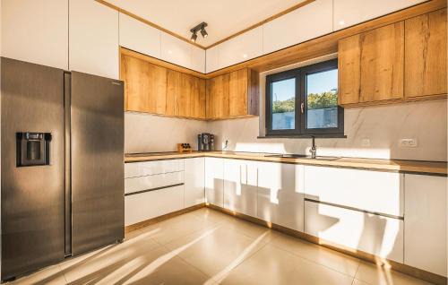 Kastelir House | Cozy Home In Kastelir With Sauna
