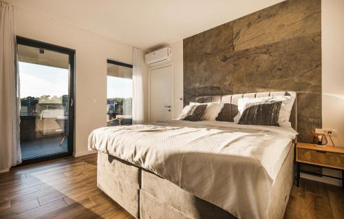 Kastelir House | Cozy Home In Kastelir With Sauna
