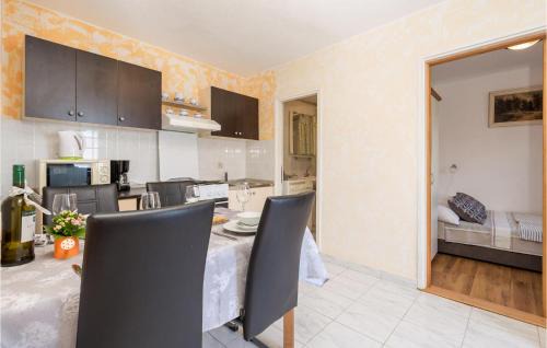 Senj House | Cozy Home In Klada With Kitchen
